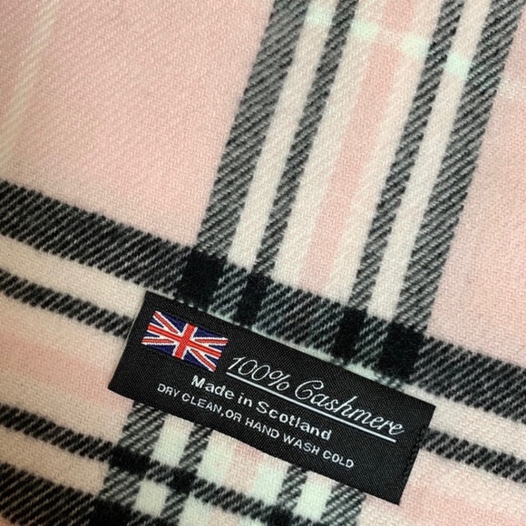 5🌟 RATED - 100% Cashmere Pink Plaid Scarf - Picture 3 of 7